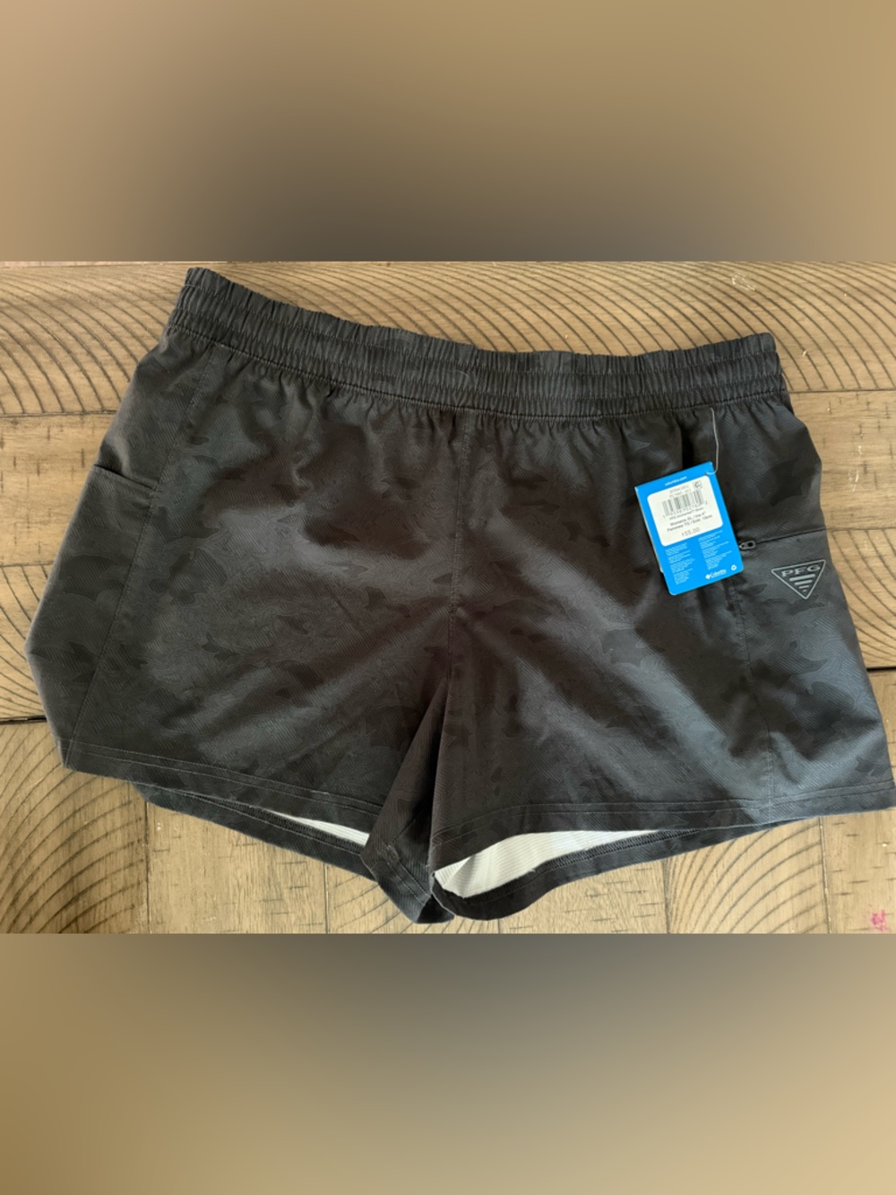 Columbia PFG Uncharted Shorts Women’s XL 4” Inseam Black NWT